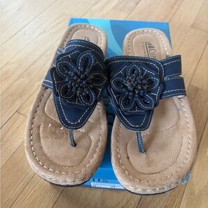 NWT White Mountain dark blue sandals, size 8.5